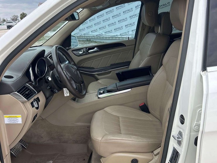 2014-mercedes-benz-gl450-image-13