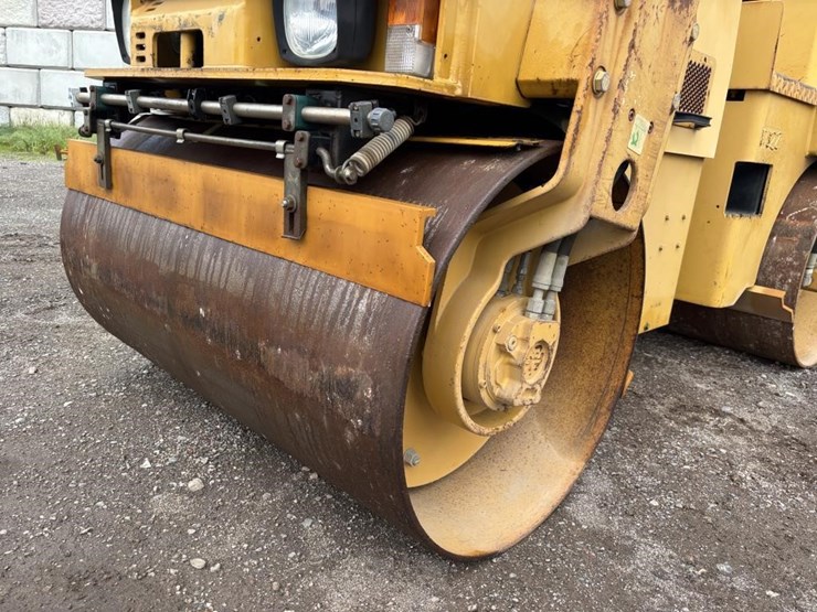 caterpillar-cb24-image-10