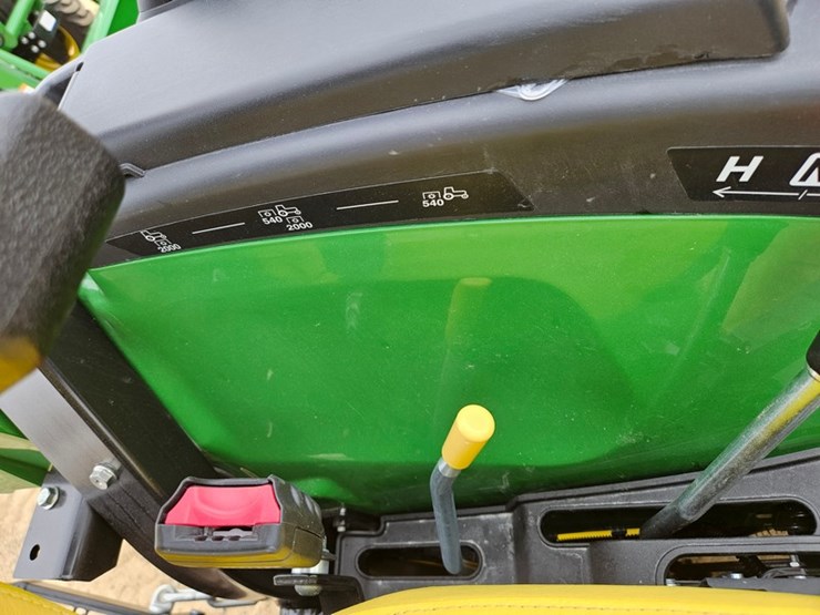 2025-john-deere-2038r-image-26