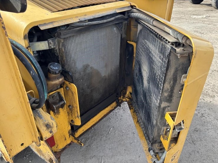 2006-john-deere-322-image-19