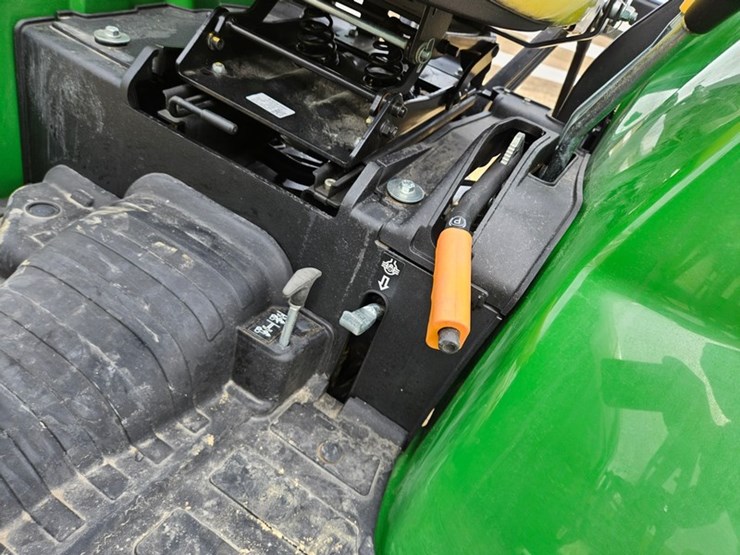 2025-john-deere-2038r-image-43