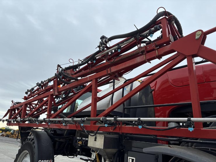 2015-case-ih-patriot-3340-image-36