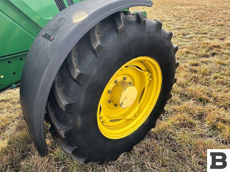 2014-john-deere-6140m-image-31