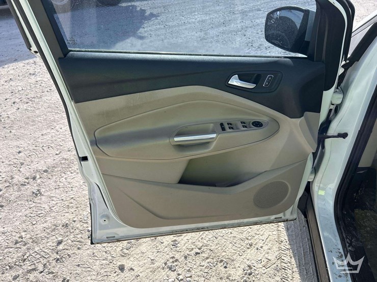 2015-ford-escape-image-11