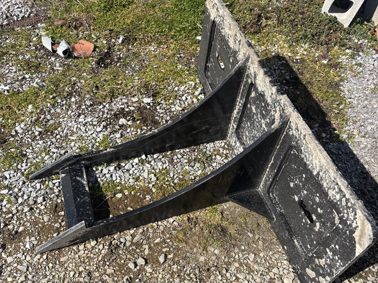 #1049-•-rock-digger-skeleton-stump-bucket-image-2