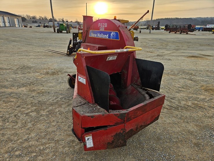 new-holland-f62b-image-5