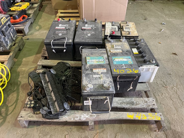 #4026-•-batteries-and-flashing-lights-image-1