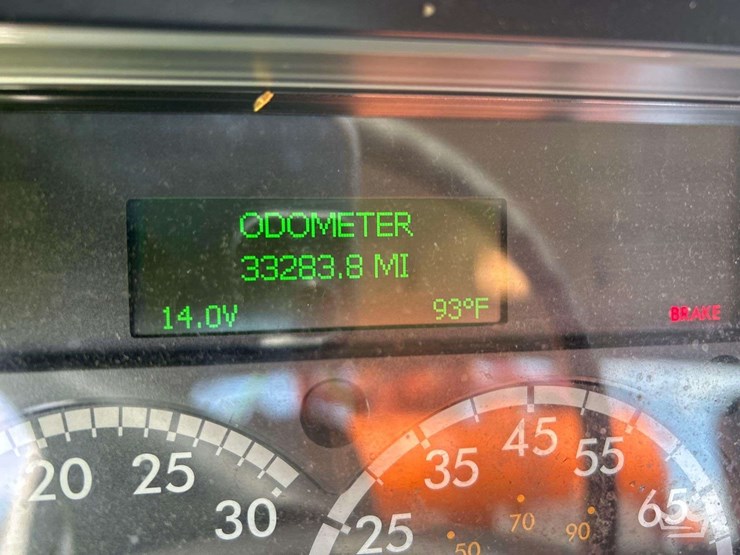 2020-freightliner-114sd-image-7