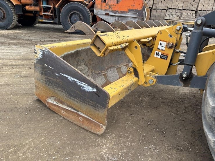 2018-deere-210lep-image-3