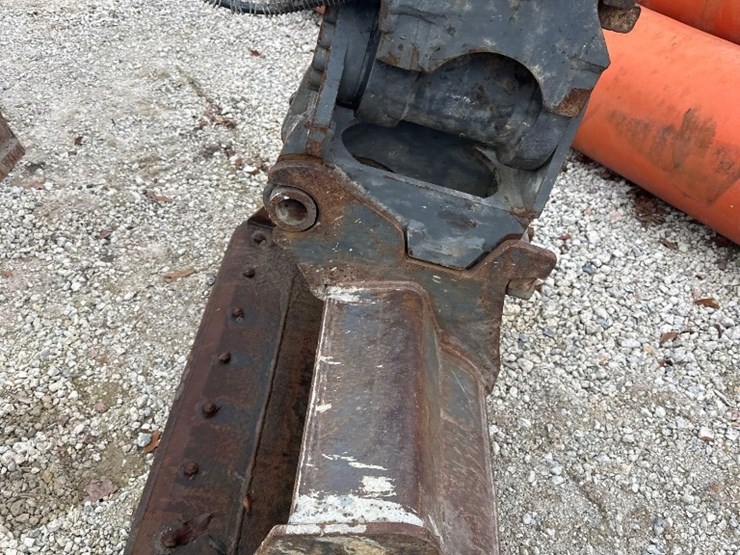 2014-deere-60g-image-9