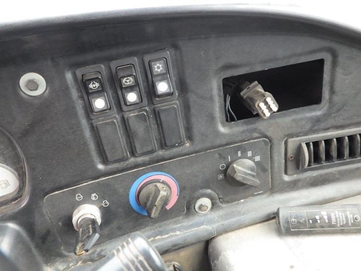 2005-caterpillar-740-image-34