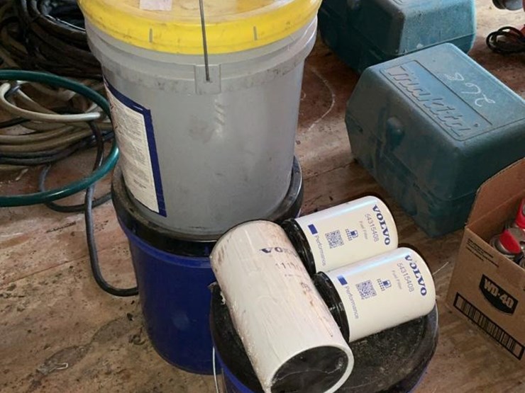 #271-•-volvo-fluids-and-filters-image-4