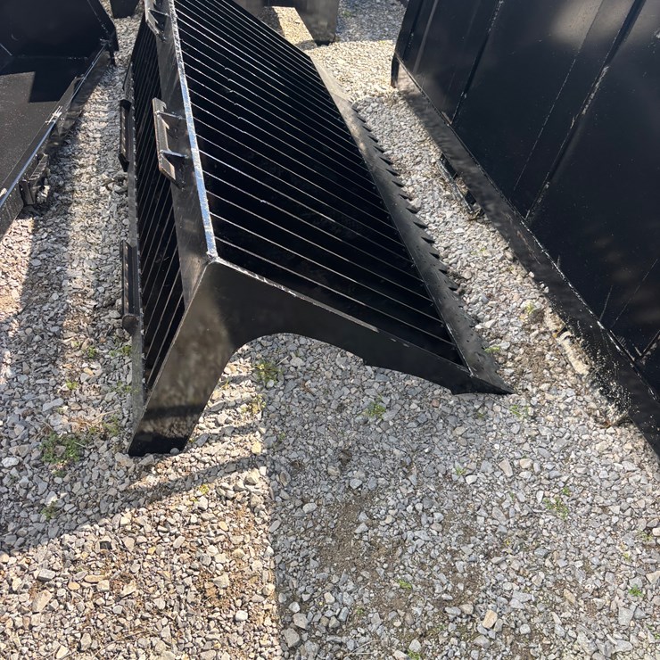 #1052 • 72 in. QT Fine Skeleton Bucket Low Side