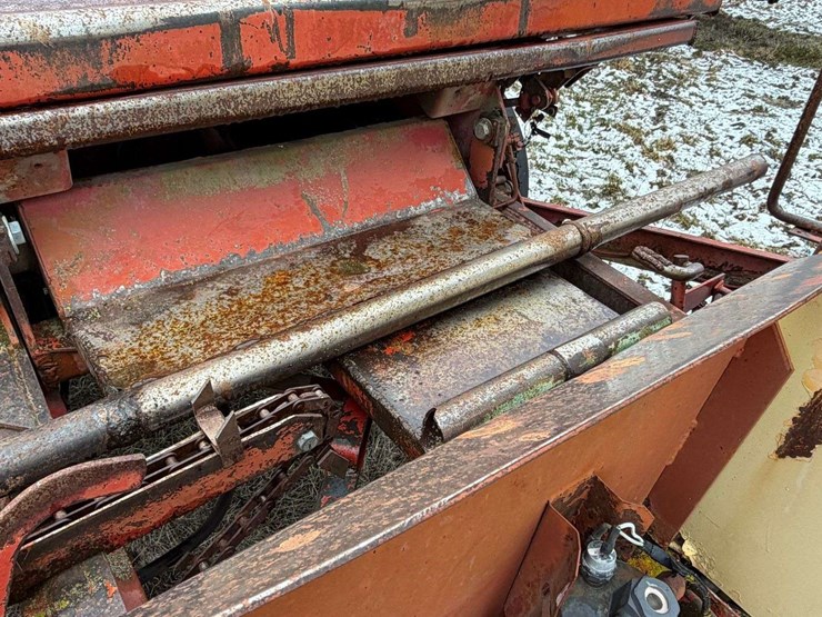 new-holland-1075-image-35