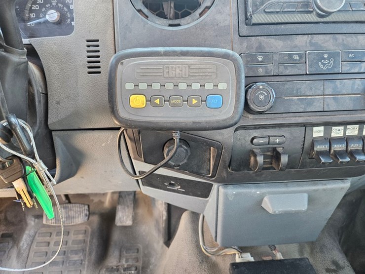 2011-ford-f550-image-44