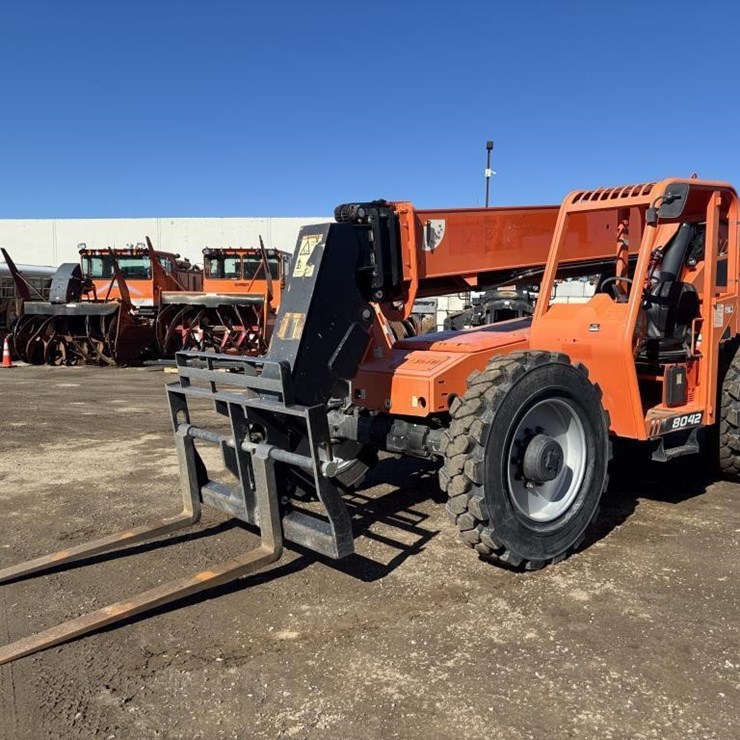 2018 JLG 8042