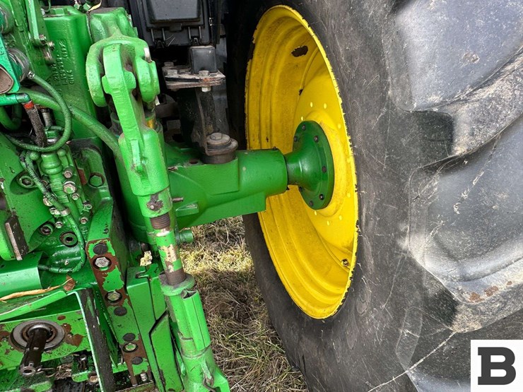 2014-john-deere-6140m-image-28