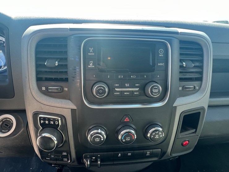 2015-dodge-1500-image-29