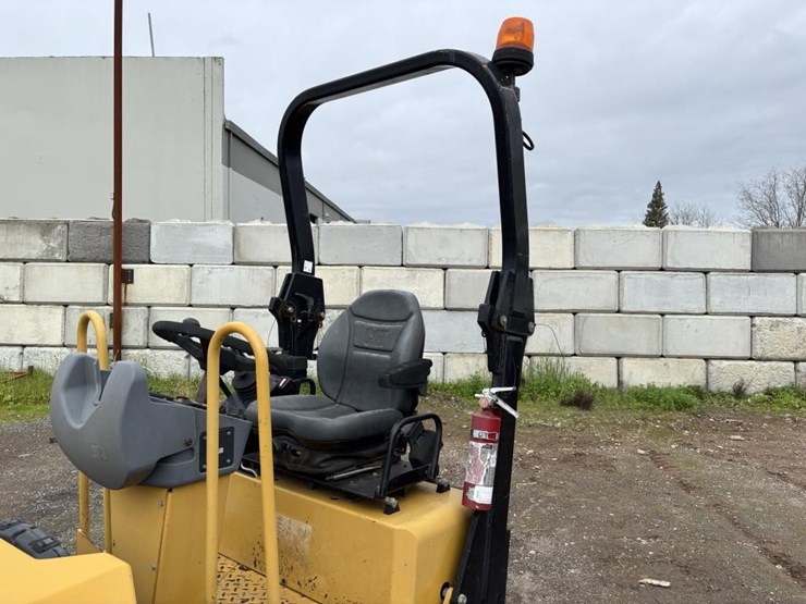 caterpillar-cb24-image-16