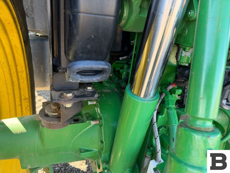 2013-john-deere-6125r-image-37