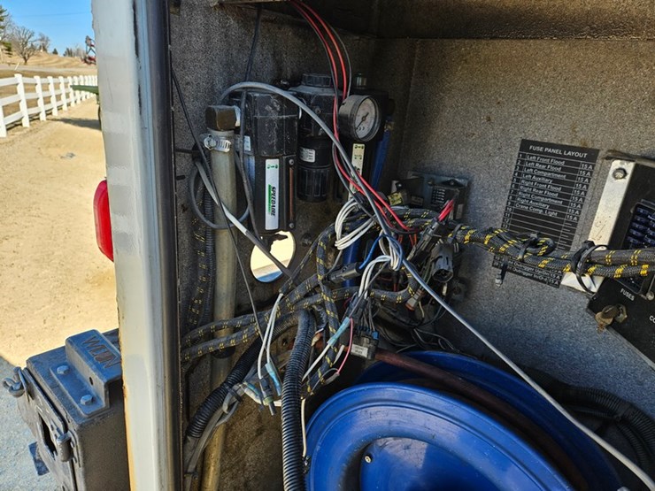 2011-ford-f550-image-25