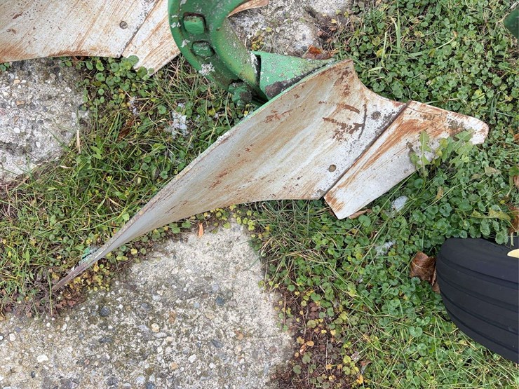 john-deere-12-image-10