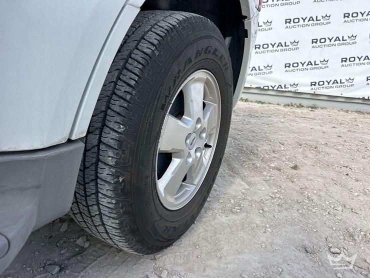 2012-ford-escape-image-25