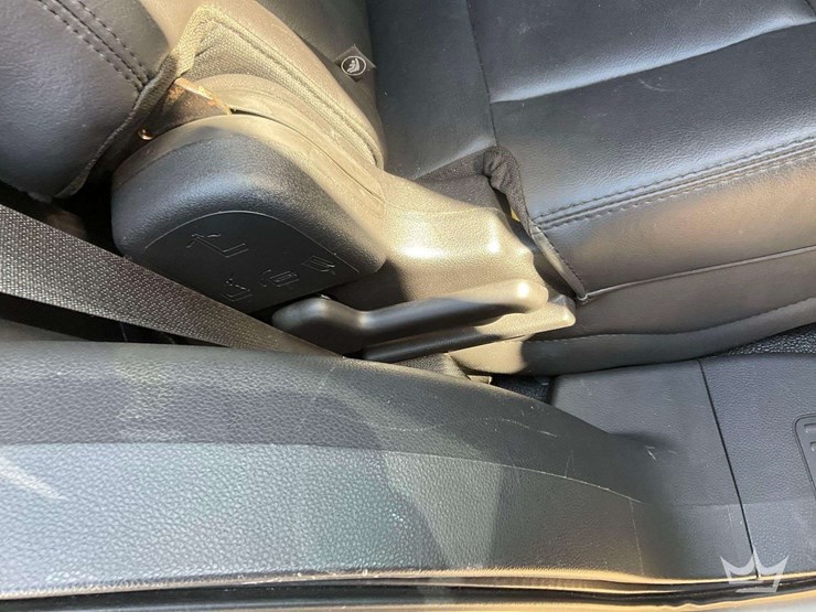 2015-ford-explorer-image-24