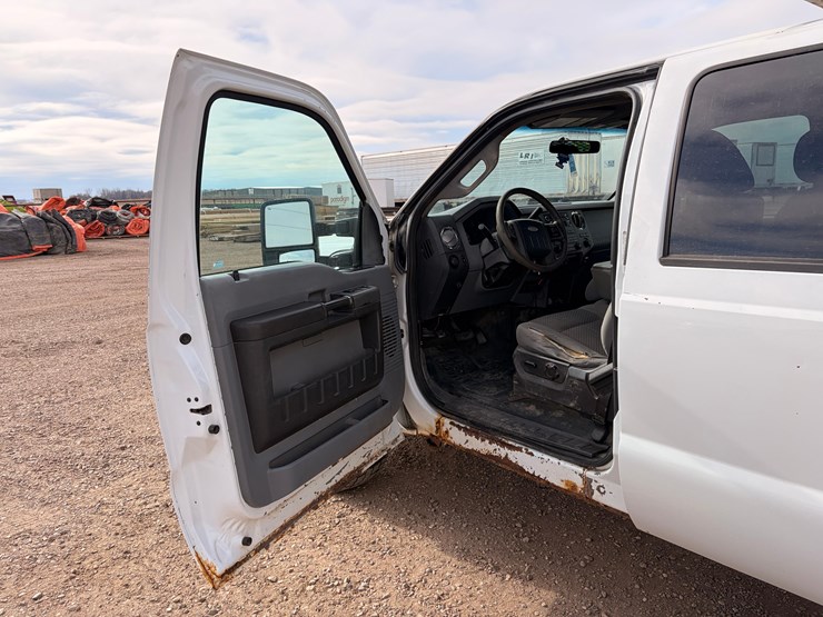 2011-ford-f350-image-13