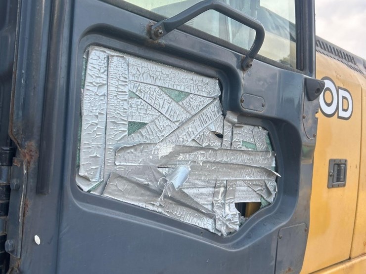 deere-240d-lc-image-37