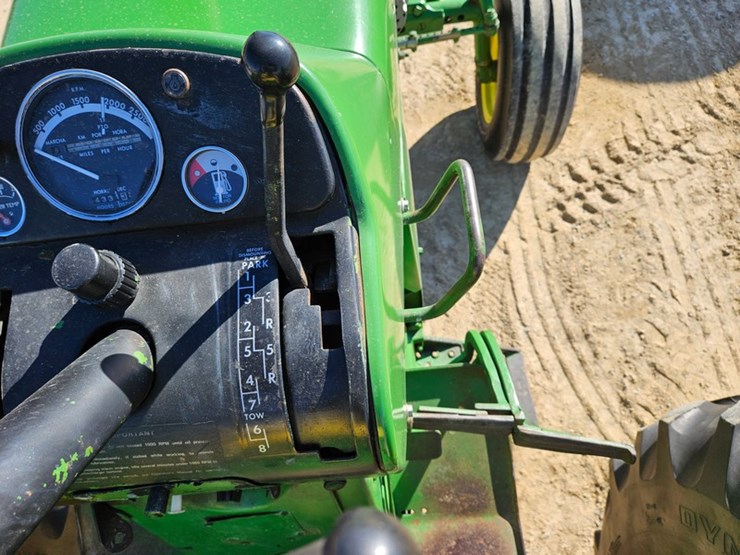 john-deere-3010-image-25
