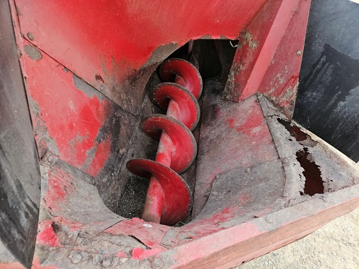 new-holland-f62b-image-14