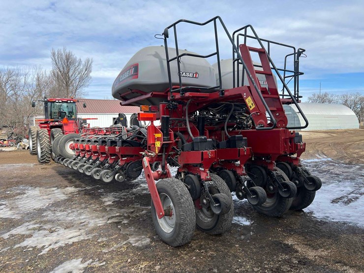 2014-case-ih-1255-image-5