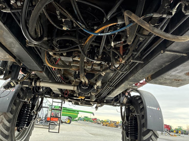 2015-case-ih-patriot-3340-image-58