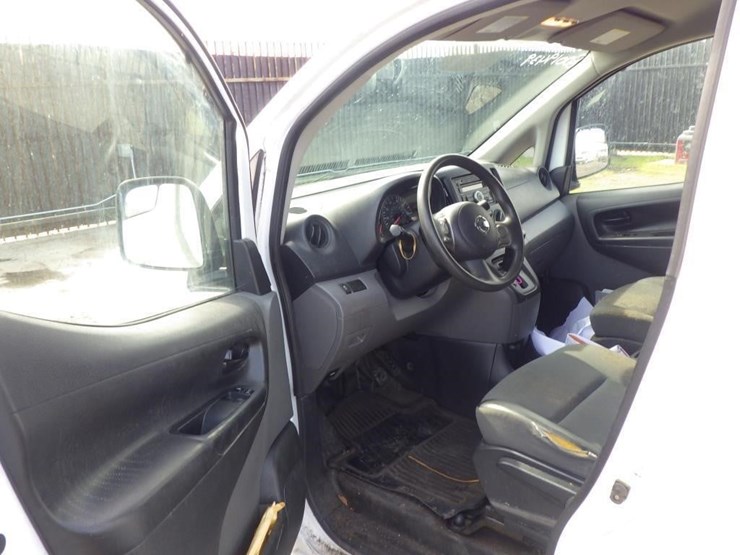 2017-nissan-nv200-image-5