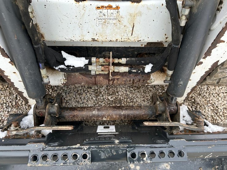 2015-bobcat-s570-image-10