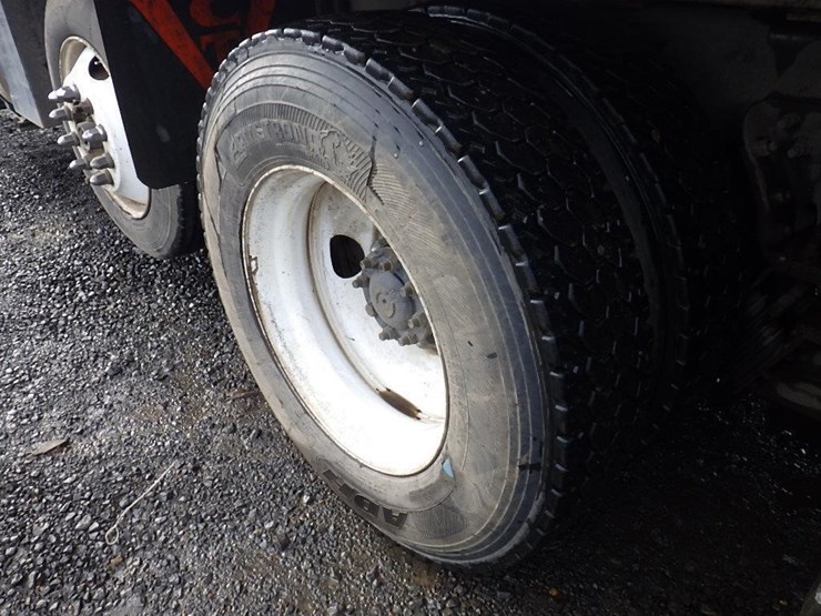 2007-international-7600-image-19