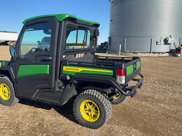 2023-john-deere-gator-image-4