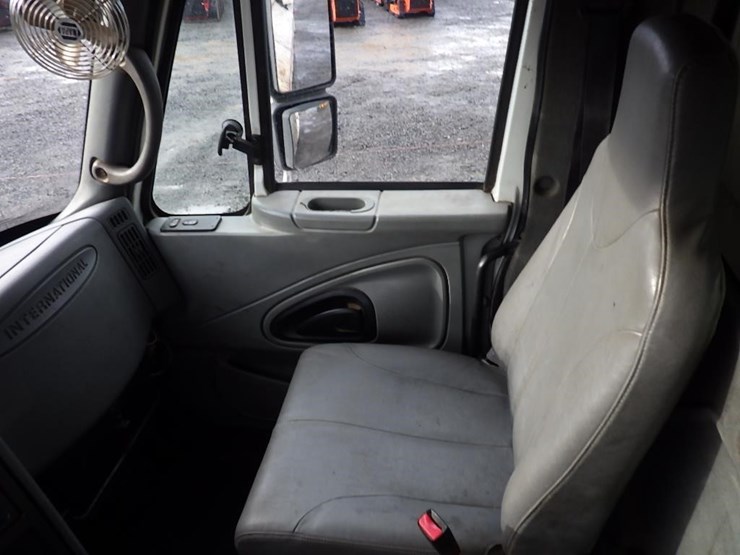 2007-international-7600-image-42