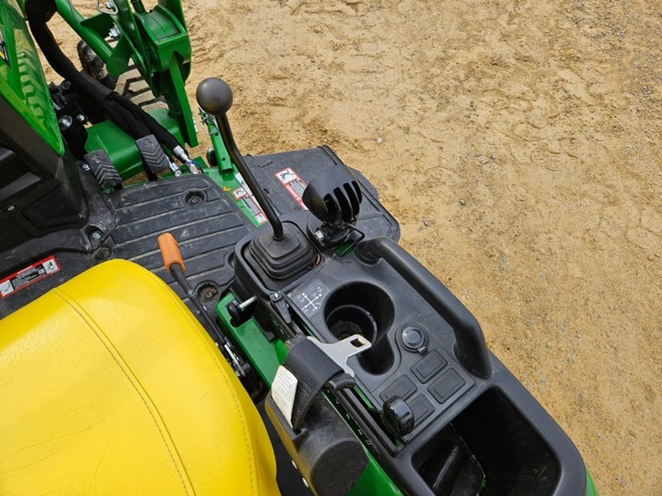 2024-john-deere-1025r-image-28