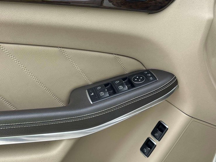 2014-mercedes-benz-gl450-image-12