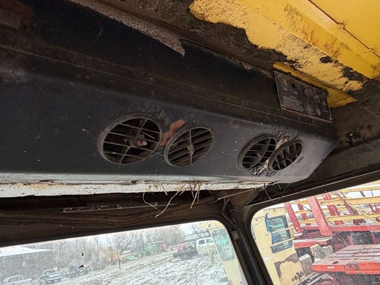 new-holland-1075-image-13