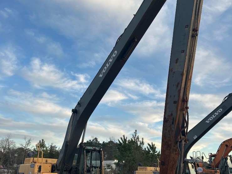 2013-volvo-ec300d-lr-image-2