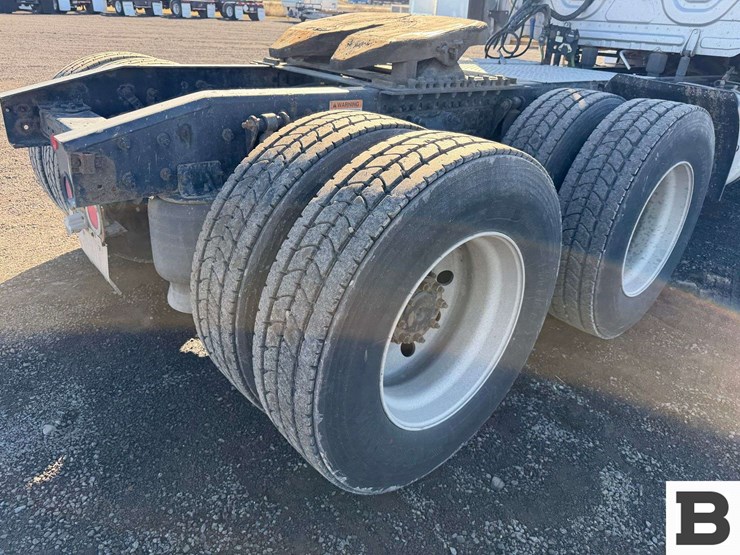 2019-freightliner-cascadia-126-image-32