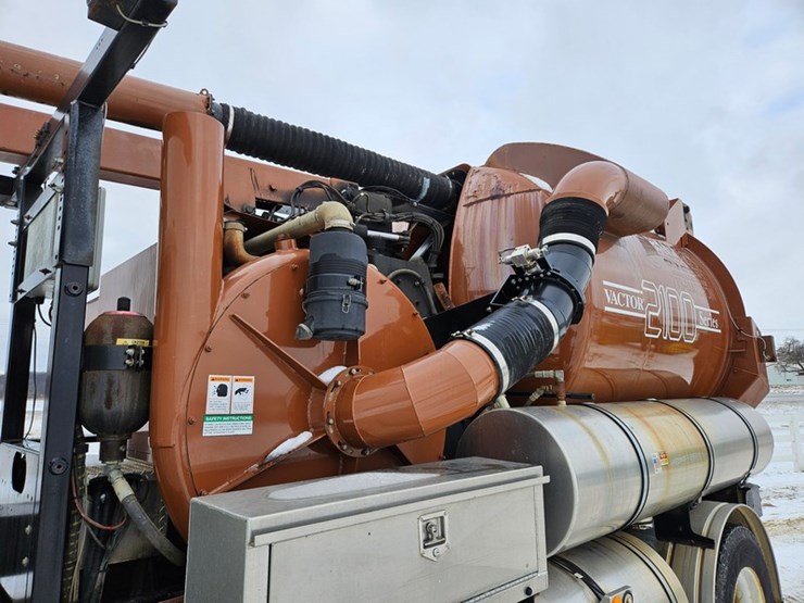 2001-vactor-2100-image-11