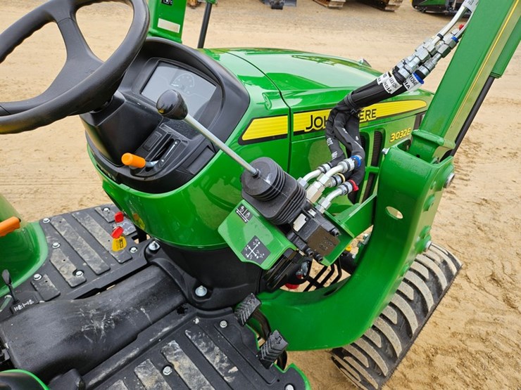2025-john-deere-3032e-image-31
