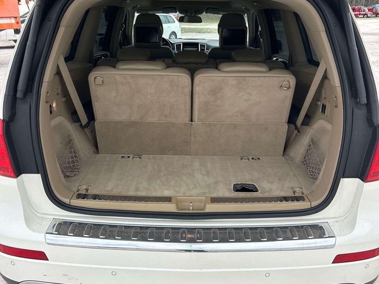 2014-mercedes-benz-gl450-image-23