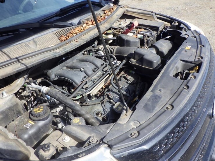 2015-ford-explorer-image-11