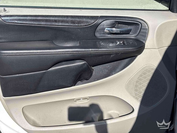 2012-dodge-grand-caravan-image-12