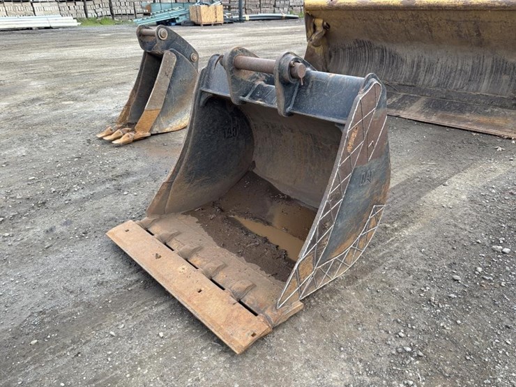 caterpillar-420-image-1